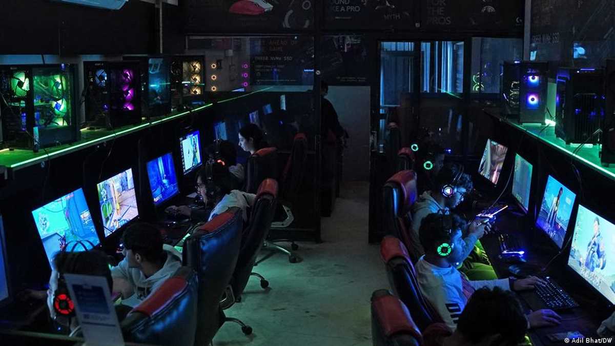 तेजी से बढ़ रही ऑनलाइन गेमिंग की लत, कर्ज में दब आत्महत्या कर रहे लोग